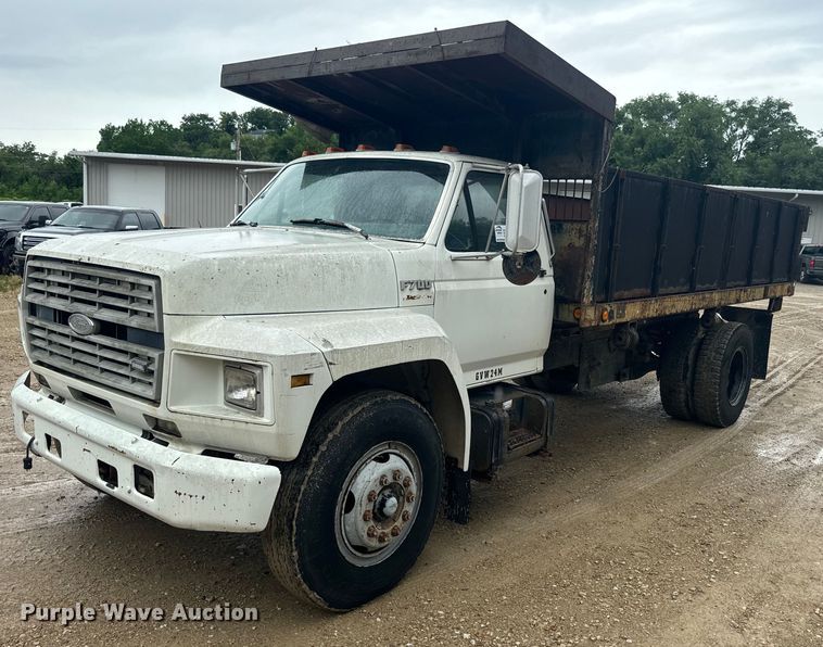 1993 Ford F700 dump flatbed truck - DQ6802