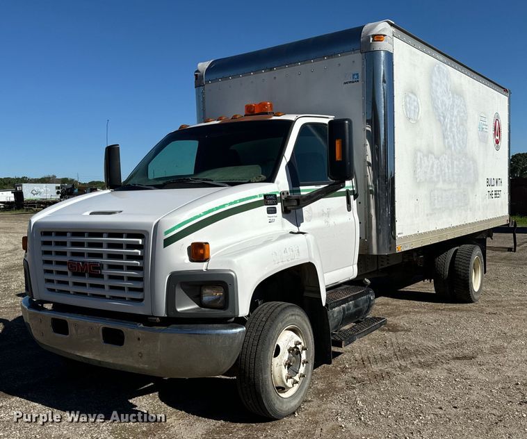 2005 GMC C6500 box truck - DV5753