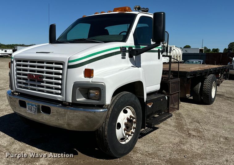 2005 GMC C7500 flatbed truck - DV5758