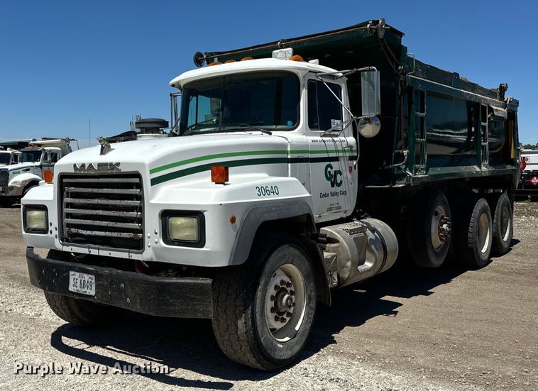1999 Mack  RD690S dump truck - DV5760