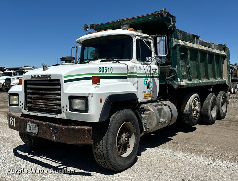 1998 Mack  RD690S dump truck - DV5761