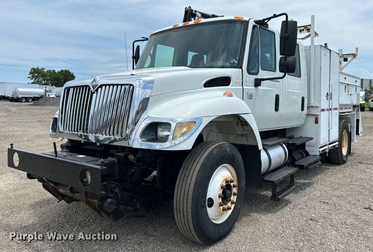 2007 International  7300 SFA Crew Cab utility / service truck - EG0702
