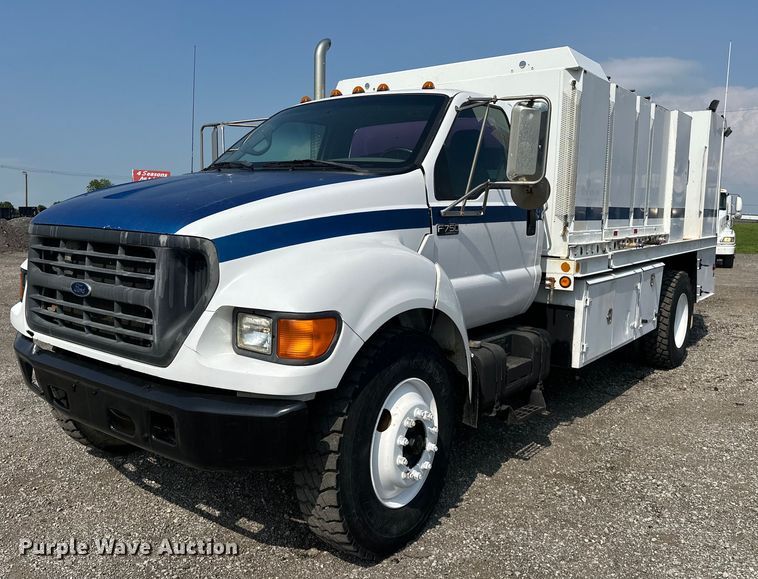 2003 Ford F750 Super Duty fuel / lube truck - EG1627