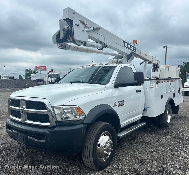 2015 Dodge Ram 5500HD bucket truck - EG1637