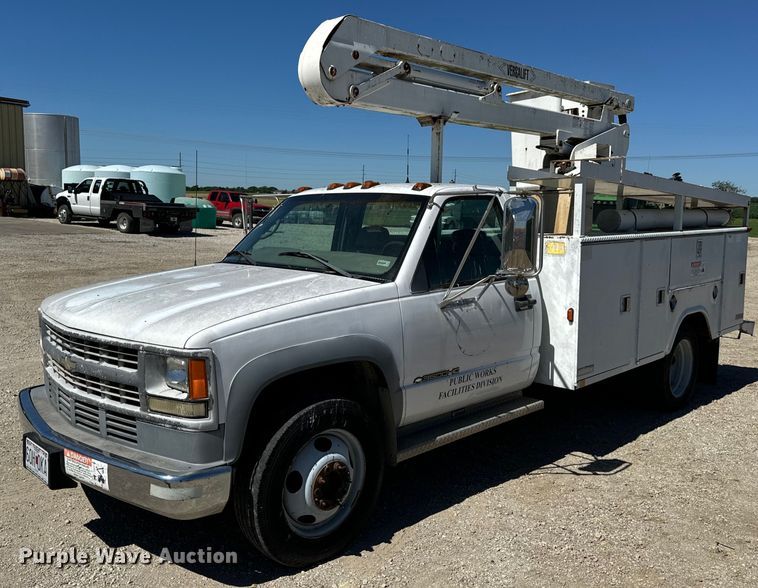 1999 Chevrolet  C3500 bucket truck - EH6886
