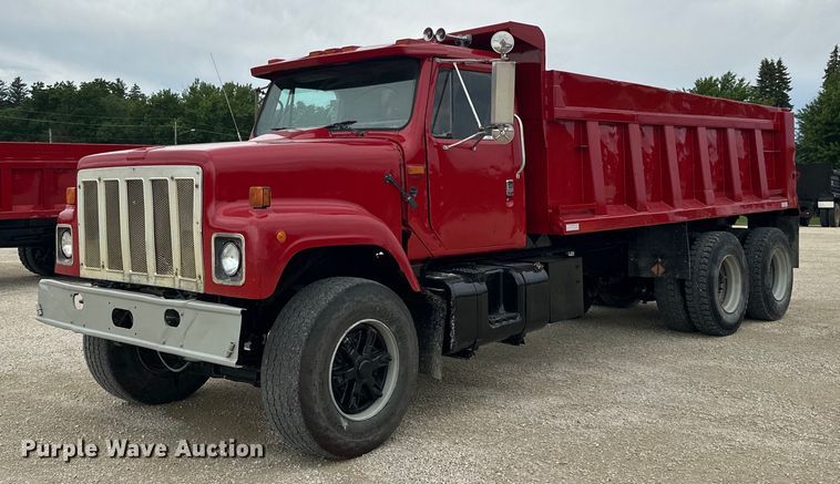 1991 International  2554 dump truck - LR9384