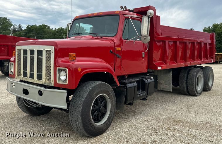 1993 International  2554 dump truck - LR9385