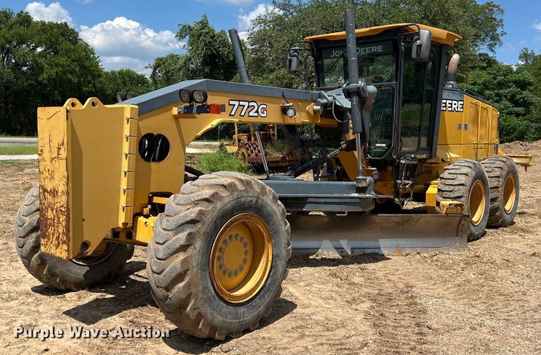 2011 John Deere  772G motor grader - LU9936