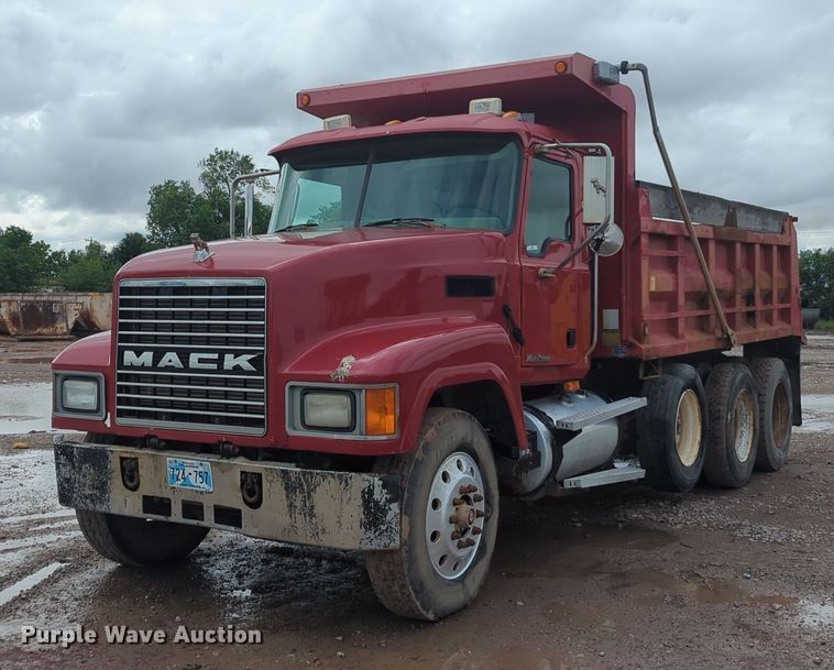 2004 Mack CH613 dump truck - NG9800
