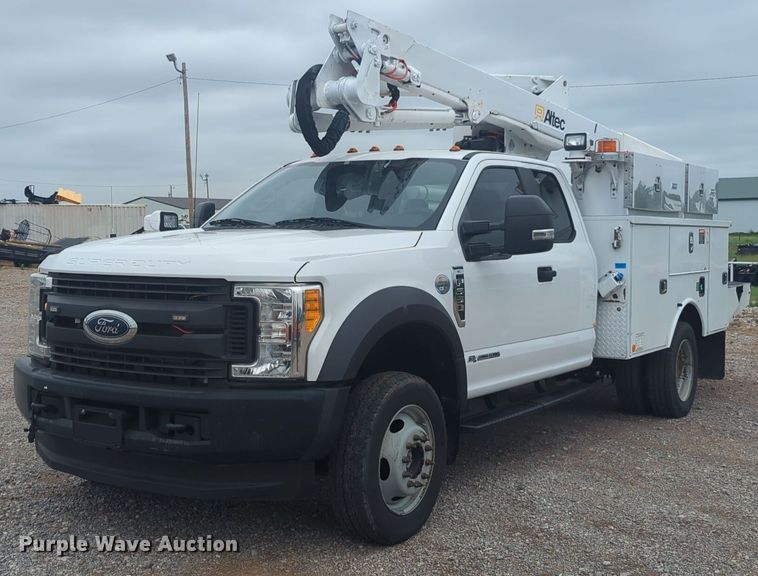 2017 Ford  F550 bucket truck - NG9874