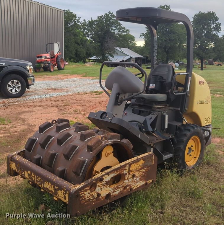 2010 Volvo SD25D single drum roller - NG9880