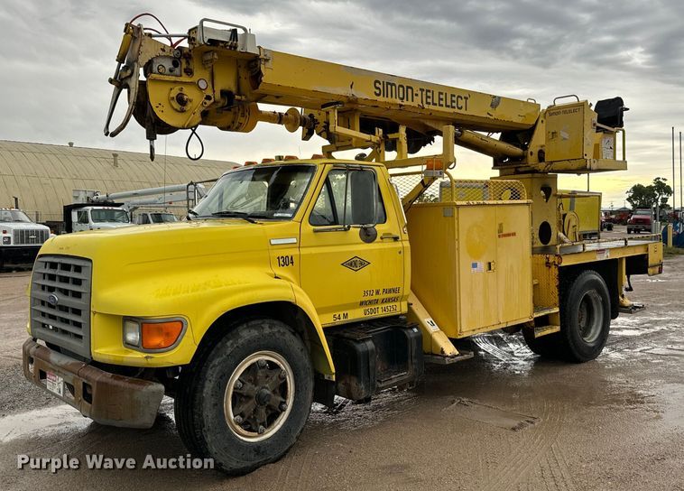 1995 Ford F700 digger derrick truck - NL9871
