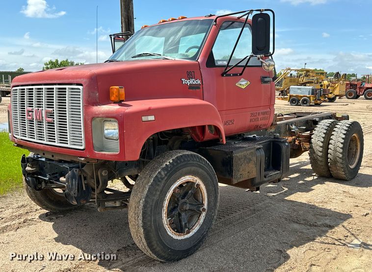 1995 GMC TopKick  truck cab and chassis - NL9880