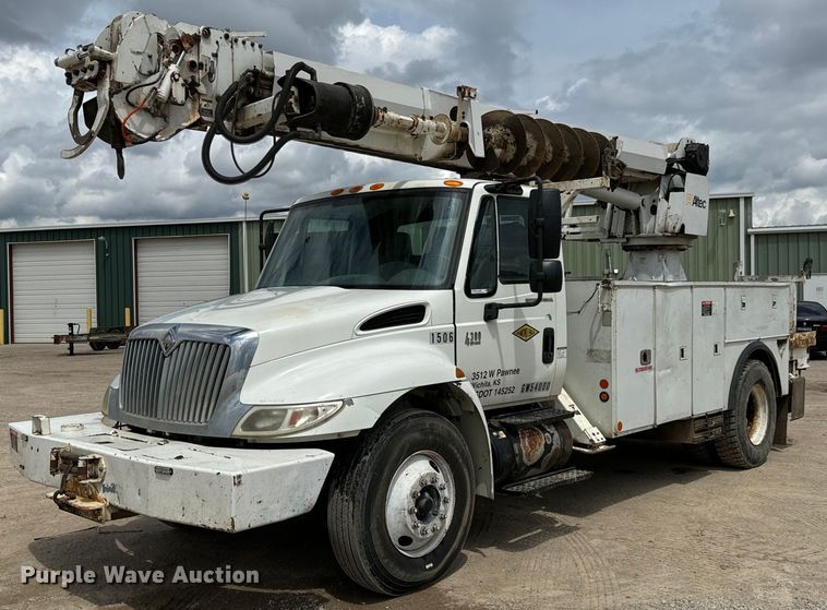 2008 International  4300  digger derrick truck - NL9895