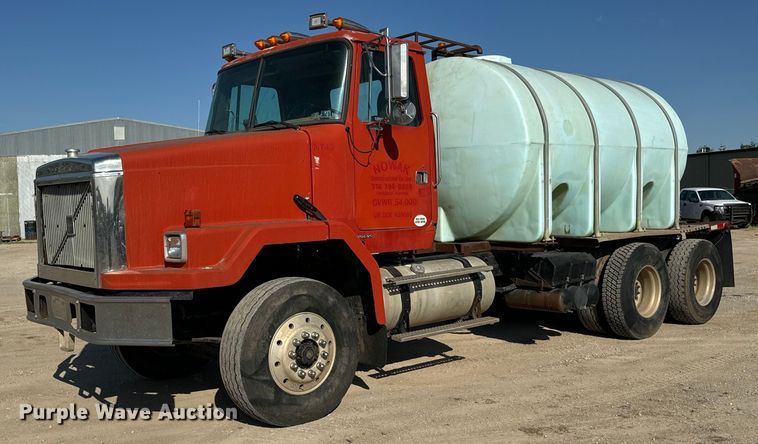 1996 Volvo  tank truck - NL9937