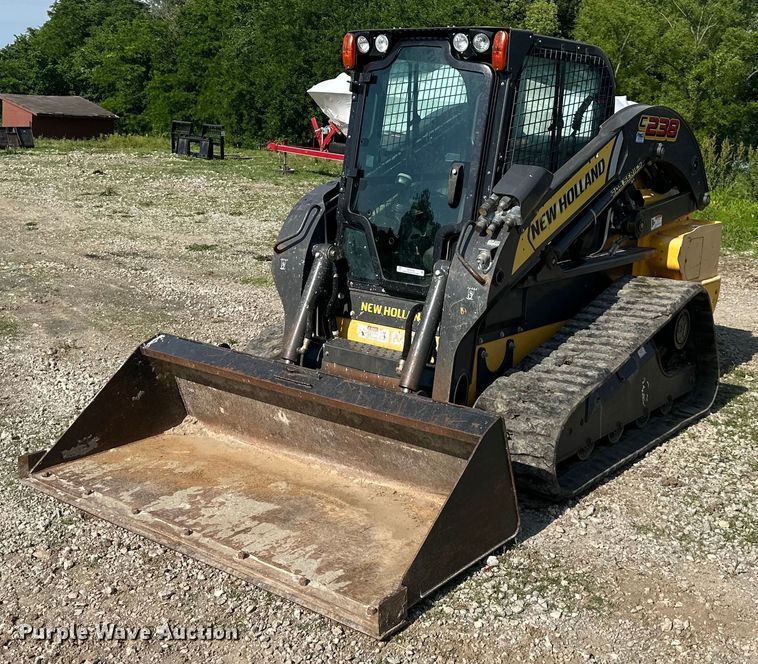 2015 New Holland  C238 tracked skid steer loader - NT9353