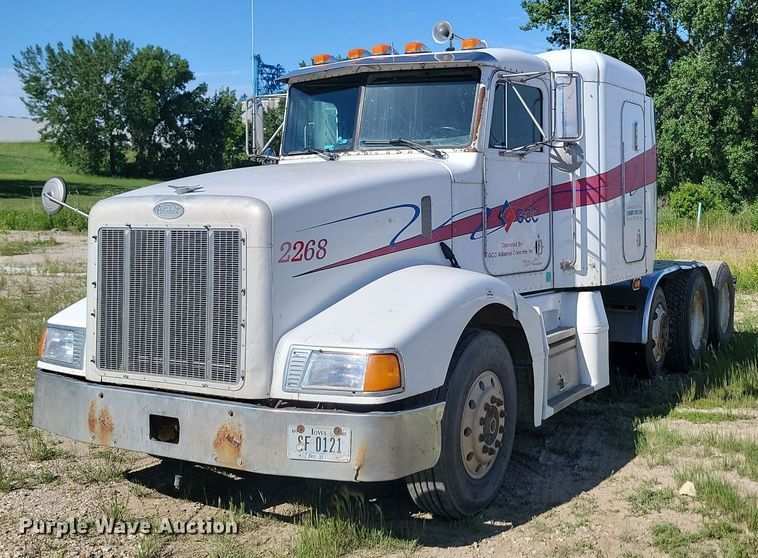 2000 Peterbilt  377 semi truck - NZ9938
