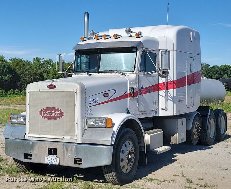 2002 Peterbilt  378 semi truck - NZ9939