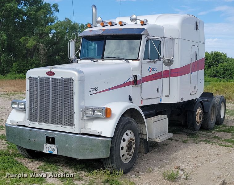 2002 Peterbilt 378 semi truck - NZ9947