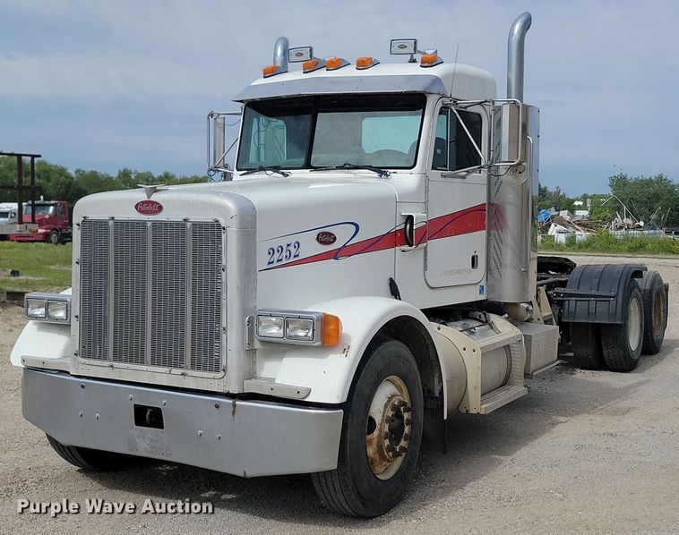 2002 Peterbilt  378 semi truck - NZ9949