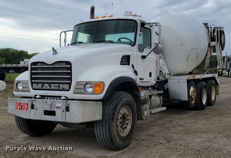 2004 Mack CV513 ready mix truck - NZ9950