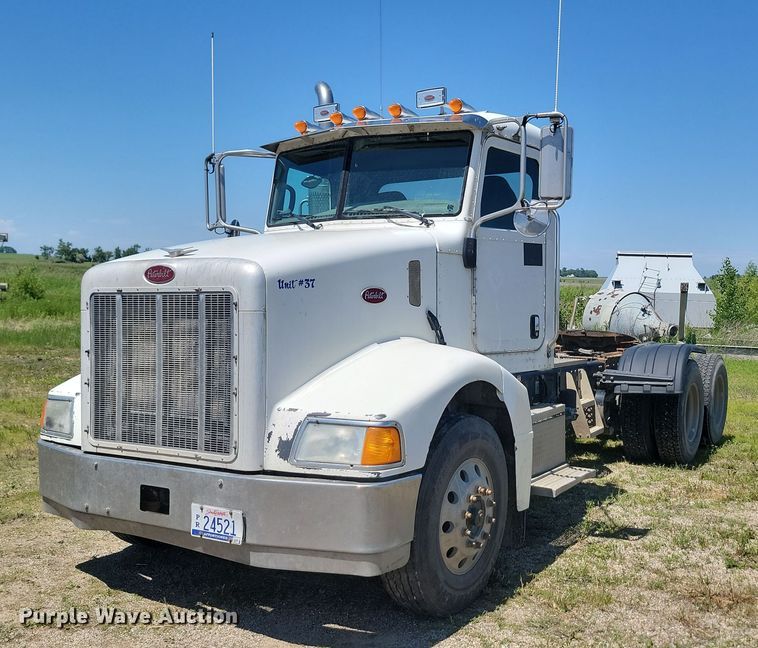 2007 Peterbilt  385 semi truck - NZ9970