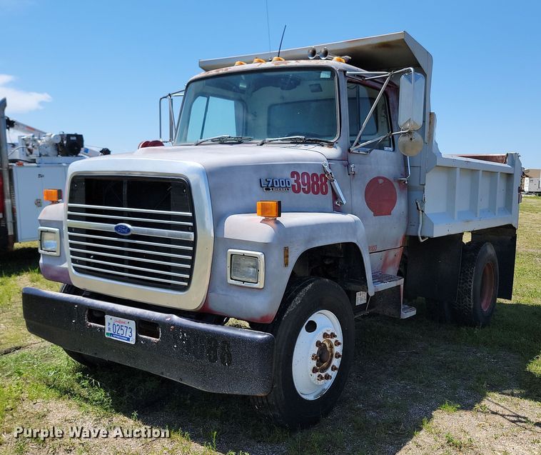 1988 Ford  L7000 dump truck - NZ9973