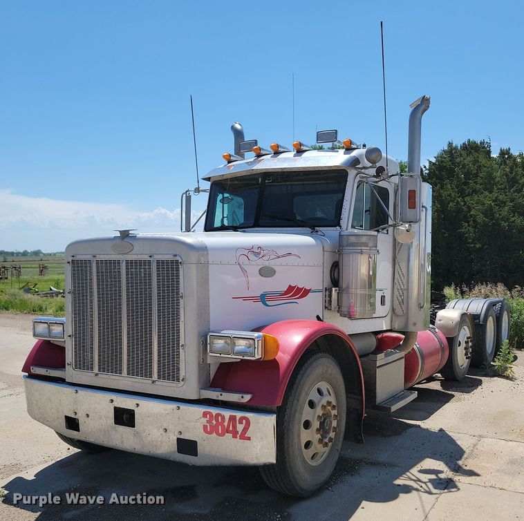 1999 Peterbilt  379 semi truck - NZ9987