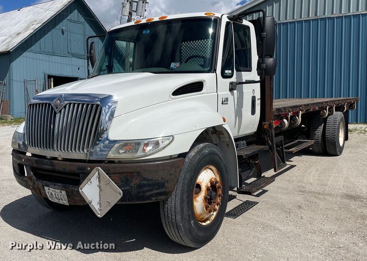 2006 International  4400 flatbed truck - OG9984