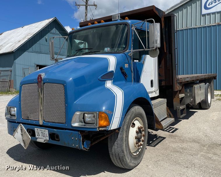 2007 Kenworth  T300 flatbed truck - OG9985