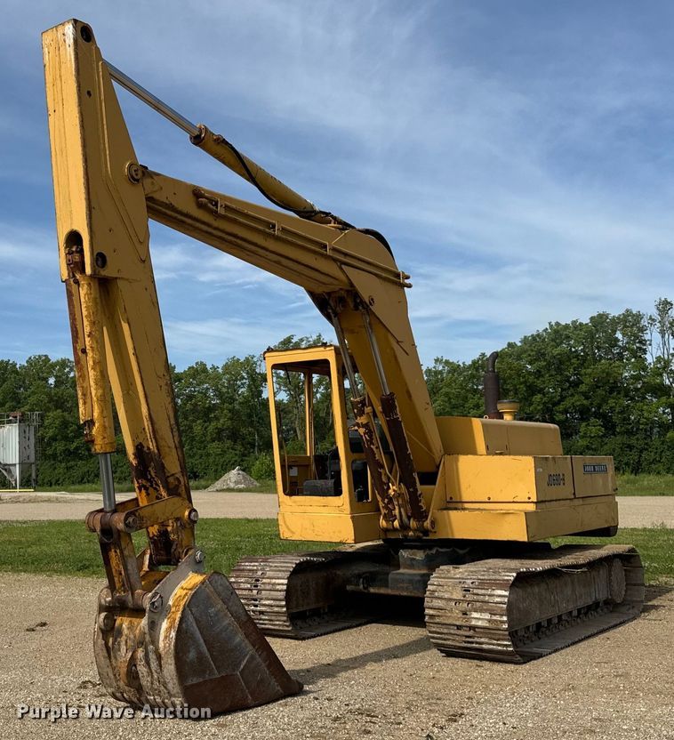John Deere 690B excavator - OH9020