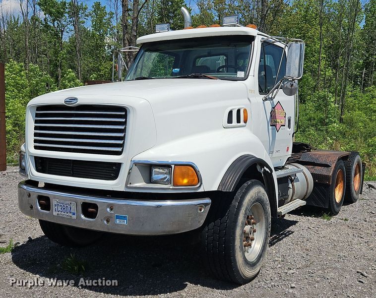 1999 Sterling  semi truck - OK9889