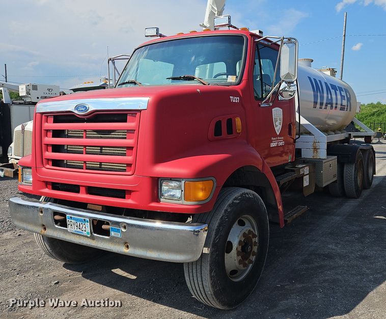 1997 Ford water truck - OK9891