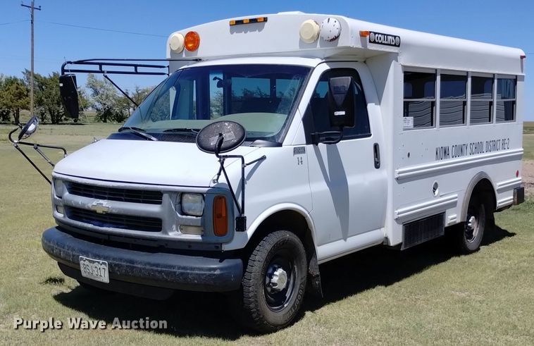 2000 Chevrolet  school bus - DQ6122