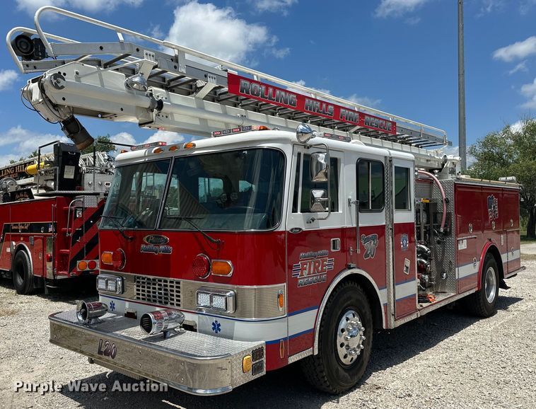 1986 Pierce E3297 Quint fire truck - EJ4359