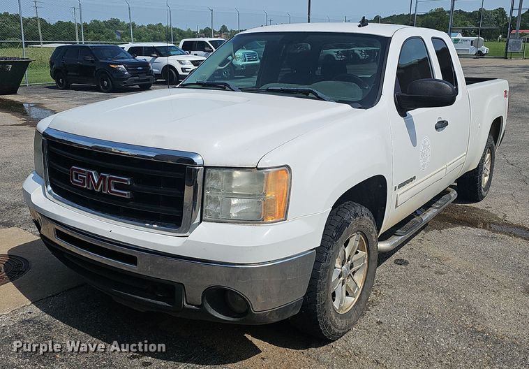 2009 GMC Sierra 1500 Ext. Cab pickup truck - EJ5552