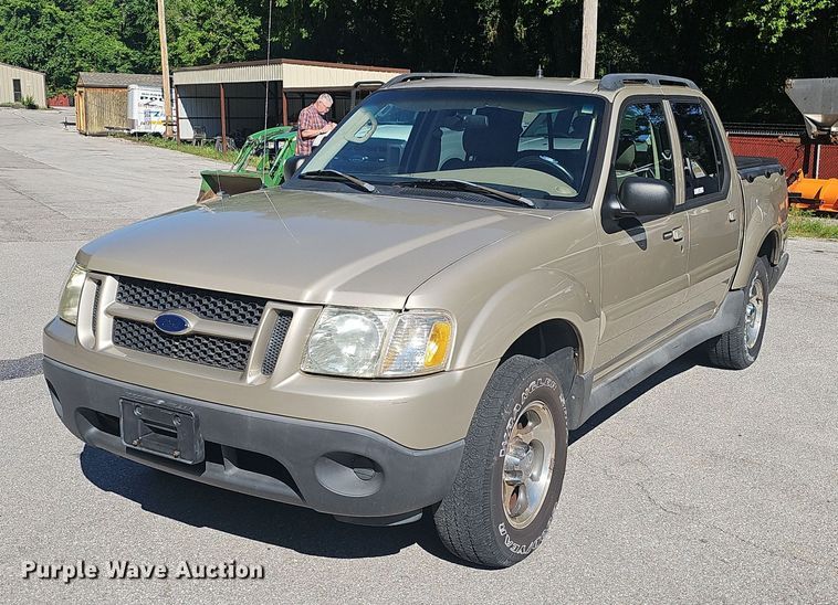 2005 Ford  Explorer Sport Trac XLS Crew Cab pickup truck - EJ5645