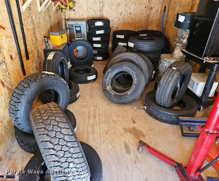 (35) tires  - EJ5657