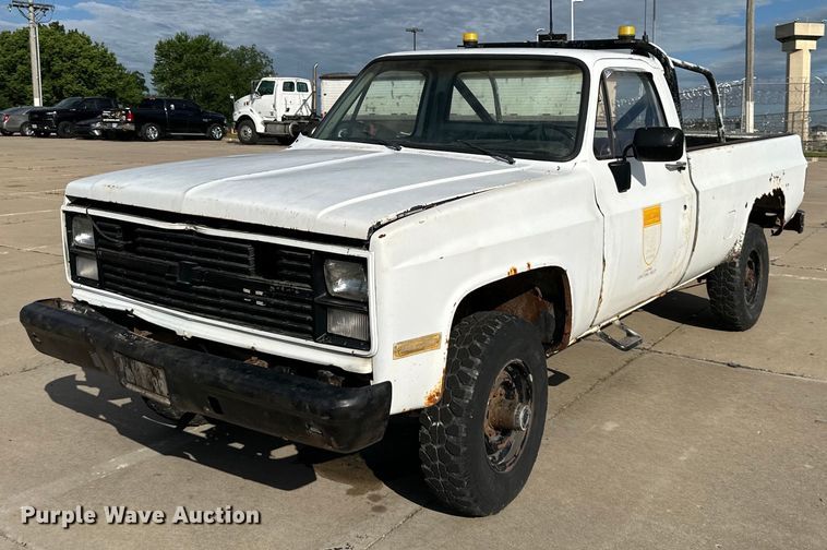 1984 Chevrolet  D30 pickup truck - EJ6849