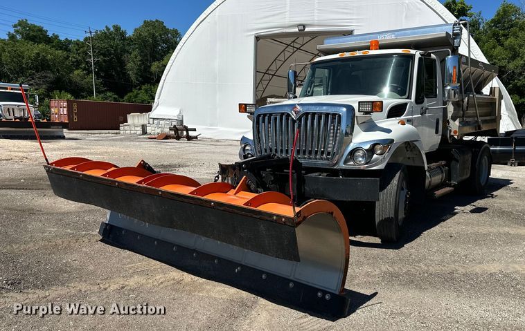 2015 International  7300 dump truck - EJ6868