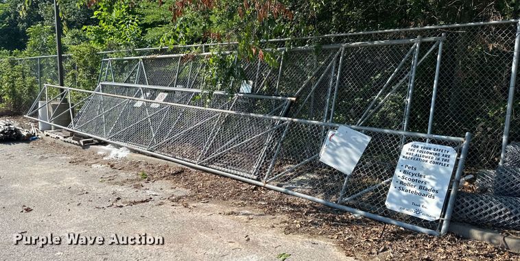 Chain link fence  - EJ6927