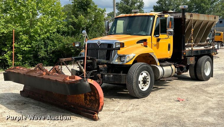 2005 International  7400 flatbed truck - EK4743