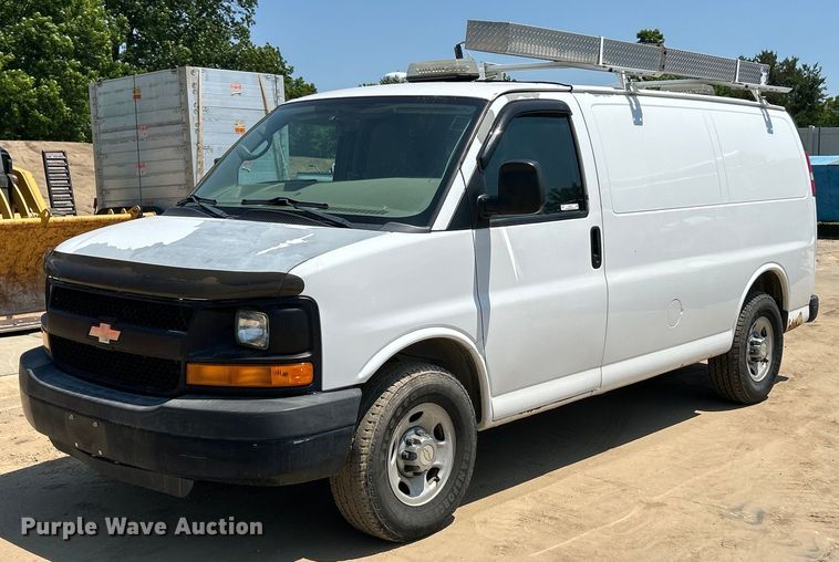 2011 Chevrolet  Express 3500 van - EK4816