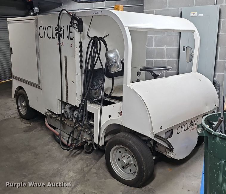 2008 Nilfisk-Advance Technologies Cyclone 4500 4WS surface cleaner - IO9975