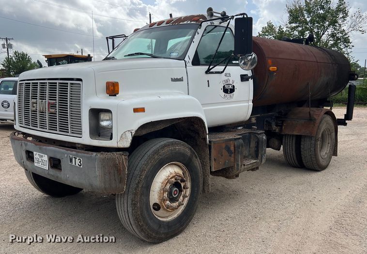 2002 GMC C8500 oil distributor truck - LU9951