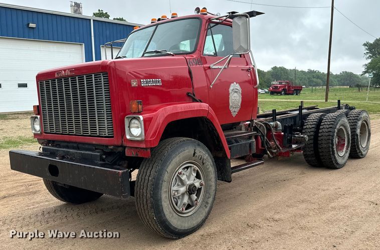 1982 GMC Brigadier  truck cab and chassis - NL9917
