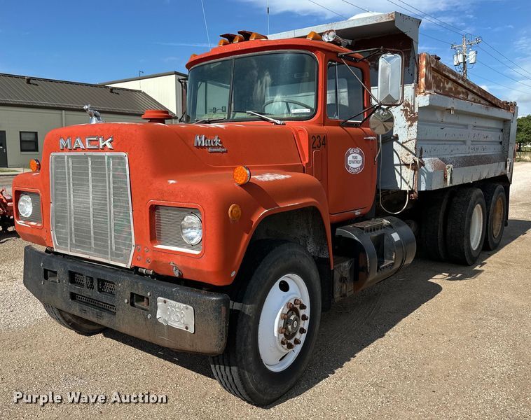 1985 Mack R686ST dump truck - OI9224