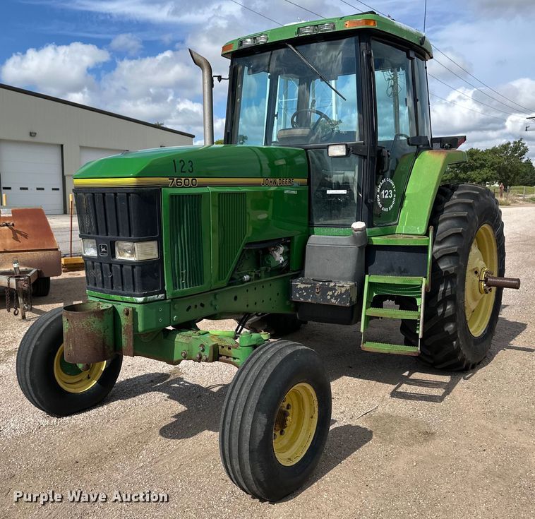 1993 John Deere 7600 tractor - OI9225