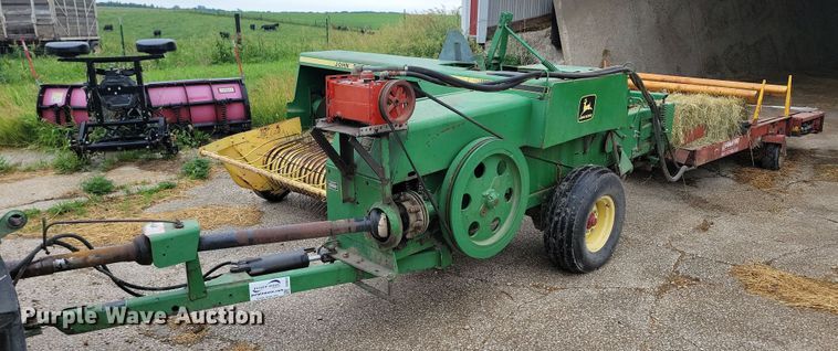 John Deere 348 small square baler - DG0650
