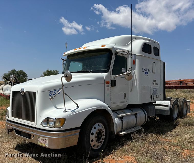 2005 International 9400i semi truck - DK6921